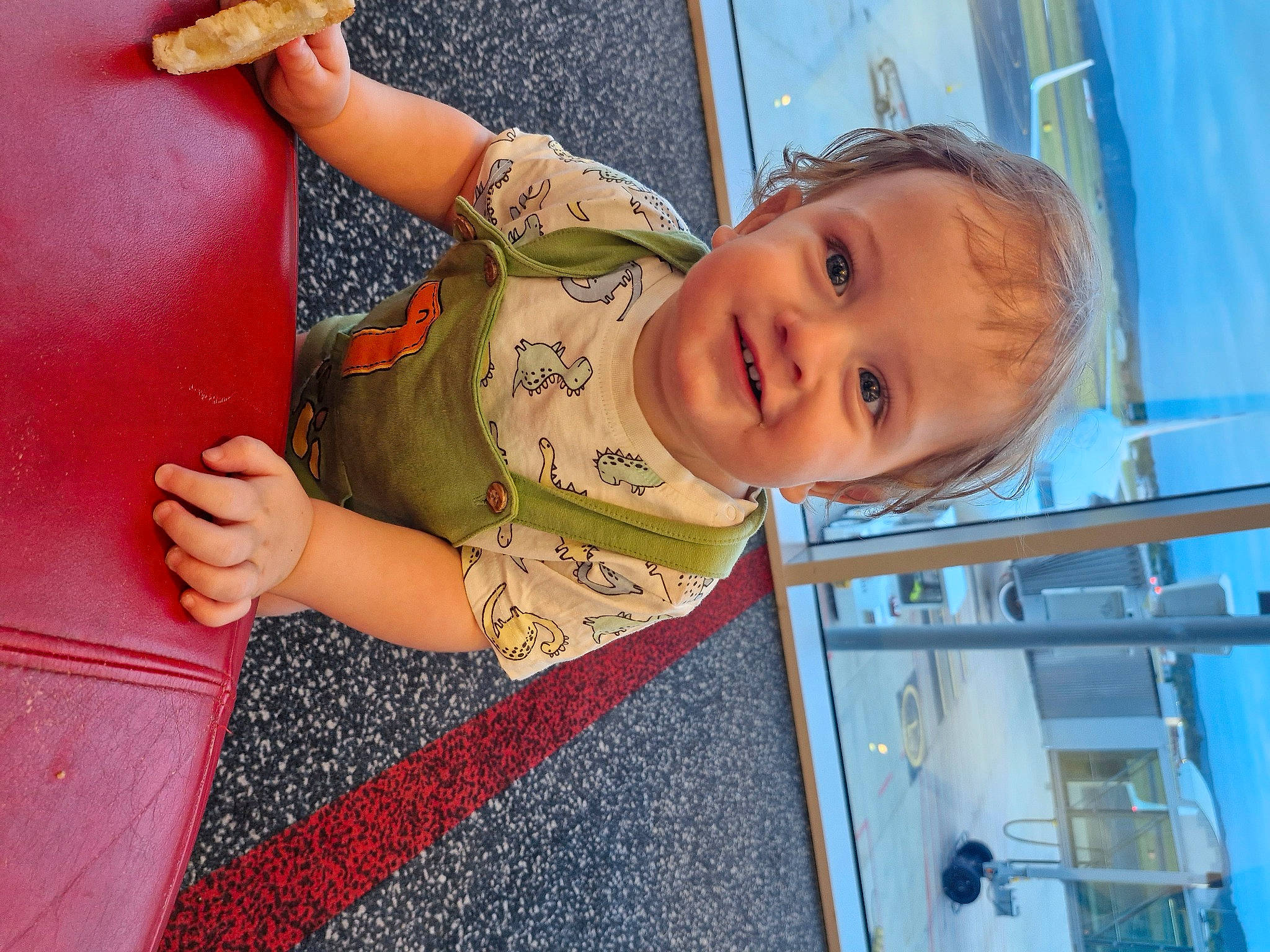 Oliver is registered to the contest to win money with this photo: arm, baby, baby_toddler_clothing, blue, cheek, child, elbow, electric_blue, fun, happy, human_leg, joy, leisure, mouth, nose, person, skin, smile, t_shirt, thumb