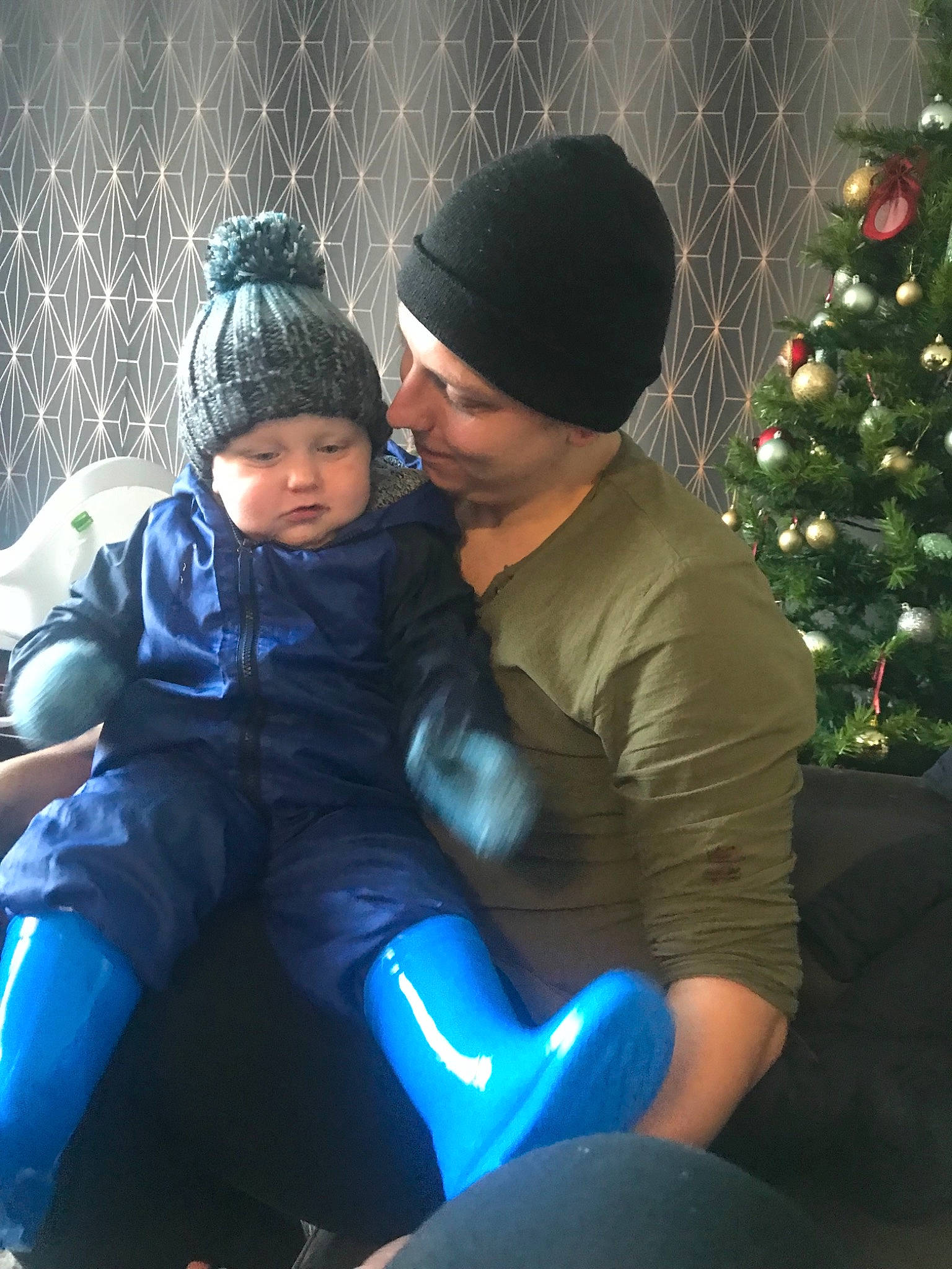 Odin is registered to the contest to win money with this photo: beanie, bonnet, cap, christmas, christmas_decoration, christmas_eve, christmas_ornament, christmas_tree, comfort, conifer, fir, headgear, headwear, holiday, holiday_ornament, knit_cap, lap, love, mesh, ornament