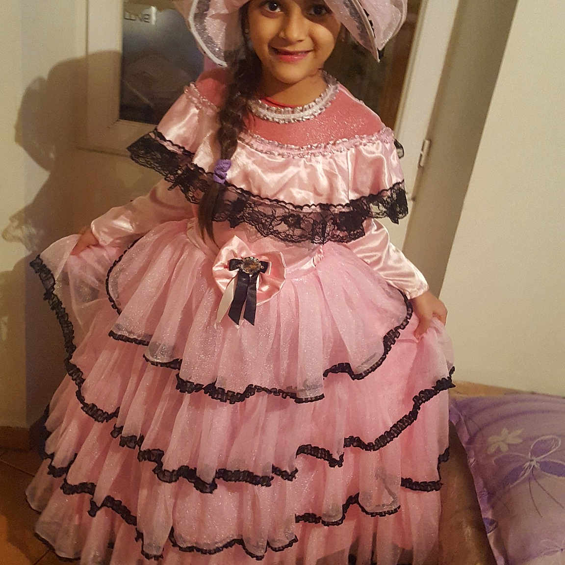 Eva Ebazer a rejoint le concours — aidez-le/la à gagner de superbes lots ! child, costume, doll, dress, girl, gown, headwear, joy, person, pink, textile