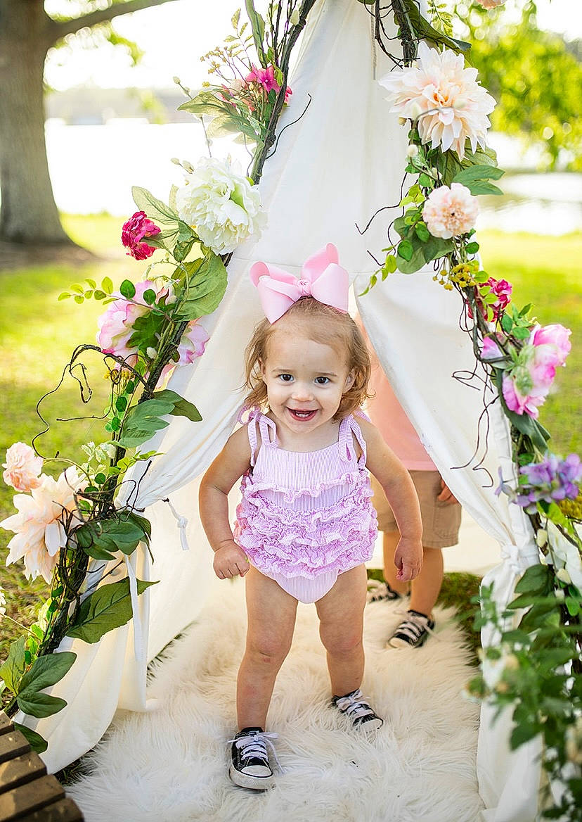 Laura is registered to the contest to win money with this photo: bouquet, child, cut_flowers, dress, event, flower, flower_arranging, grass, happy, joy, people_in_nature, person, petal, photograph, pink, plant, rose, rose_family, summer, toddler