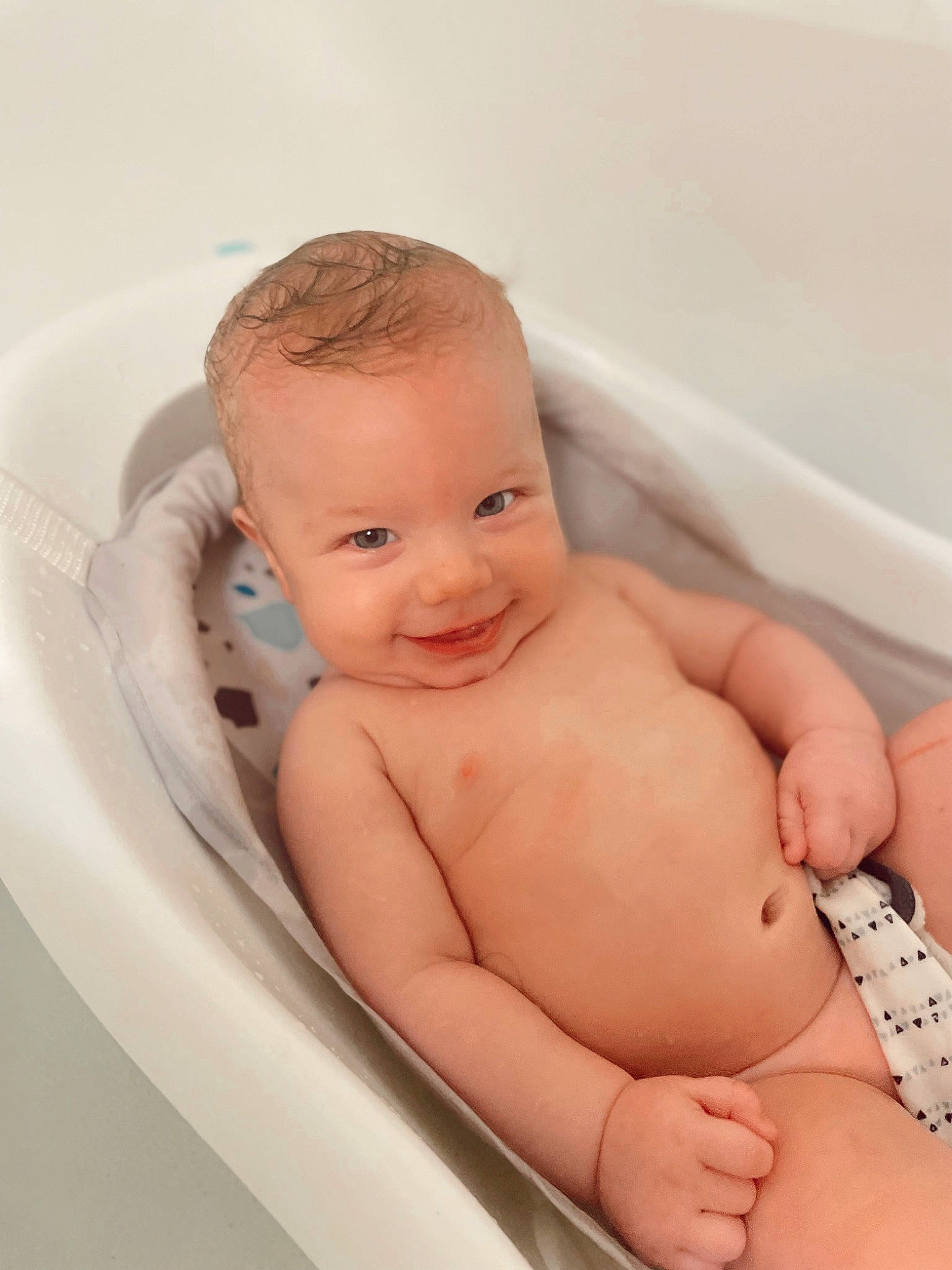 Beckham is registered to the contest to win money with this photo: arm, baby, baby_bathing, bathing, bathroom, bathtub, chest, child, comfort, finger, fluid, hand, happy, joy, person, plumbing, skin, smile, stomach, thumb