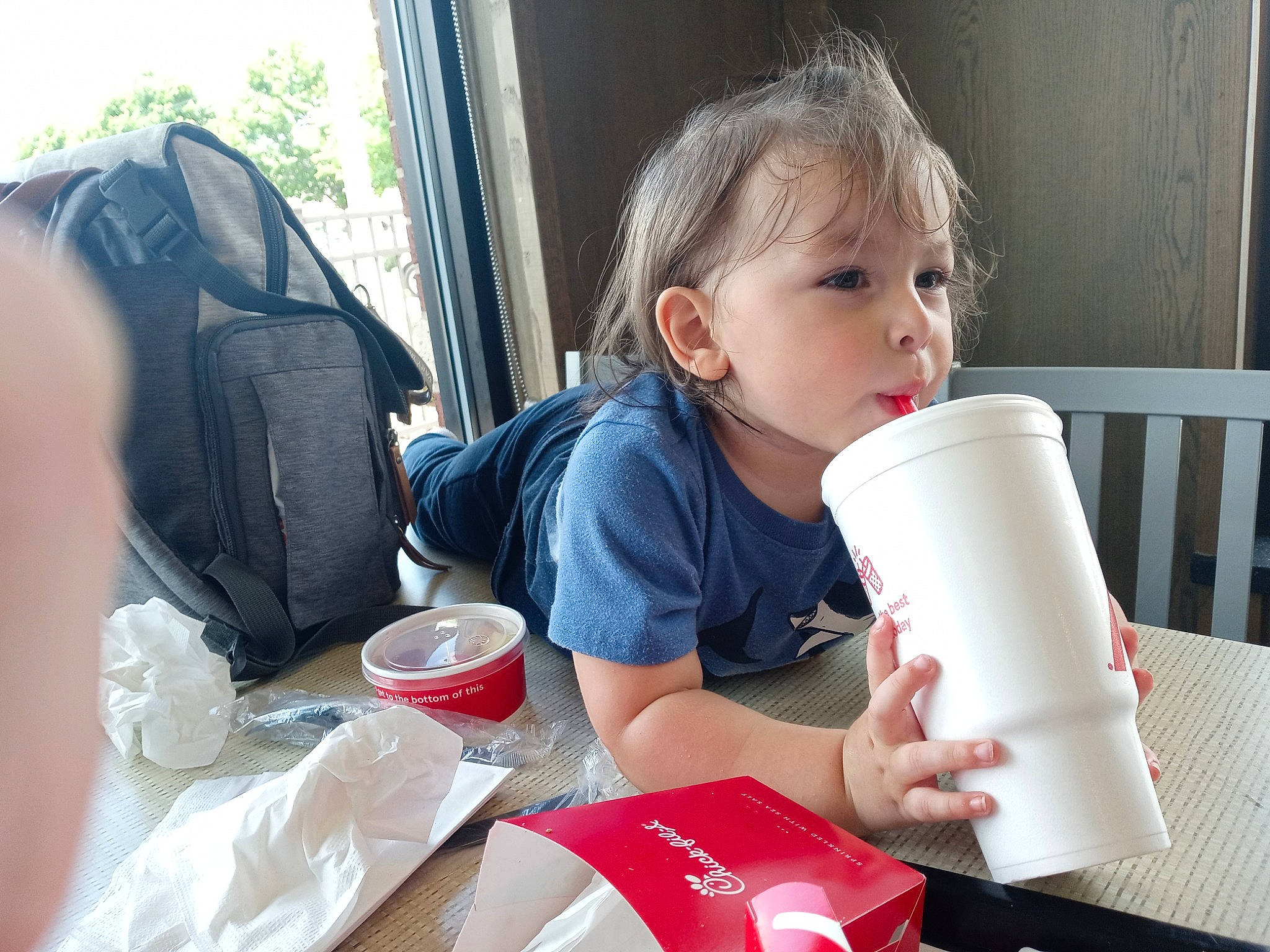 Elior is registered to the contest to win money with this photo: beauty, breakfast, chair, child, cup, drink, drinking, drinkware, food, fun, leisure, person, plate, recreation, sharing, sitting, t_shirt, table, tableware, toddler