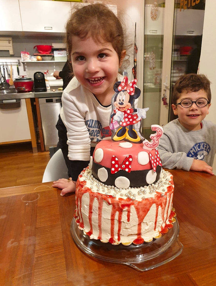 Noor a rejoint le concours — aidez-le/la à gagner de superbes lots ! baked_goods, baking, birthday, birthday_cake, buttercream, cake, cake_decorating, cake_decorating_supply, cuisine, dessert, event, face, food, joy, kitchen_appliance, person, recipe, smile, sugar_cake, sweetness