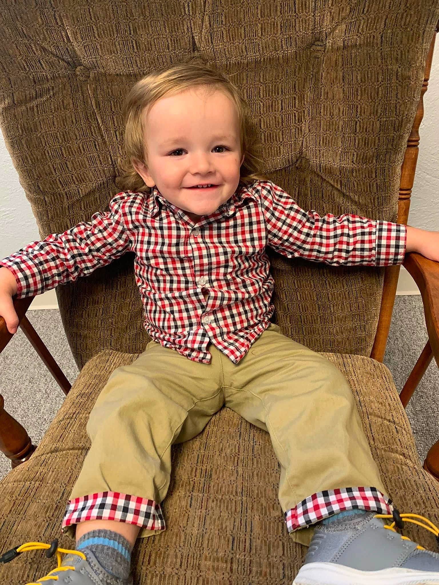 Lucas is registered to the contest to win money with this photo: baby_toddler_clothing, child, clothing, comfort, eye, facial_expression, finger, hairstyle, happy, head, human, joy, leg, outerwear, person, product, skin, sleeve, smile, standing