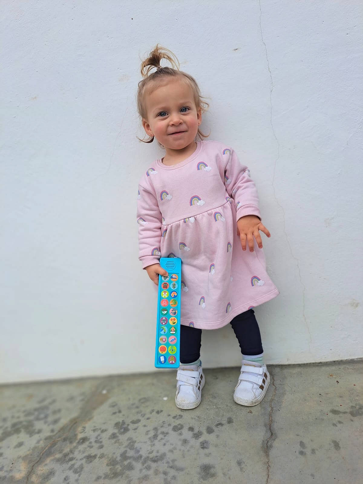 Amelia a rejoint le concours — aidez-le/la à gagner de superbes lots ! art, baby_toddler_clothing, child, child_model, costume, fashion_design, fun, gesture, happy, human_leg, joy, magenta, outerwear, pattern, person, play, sitting, sleeve, smile, sock