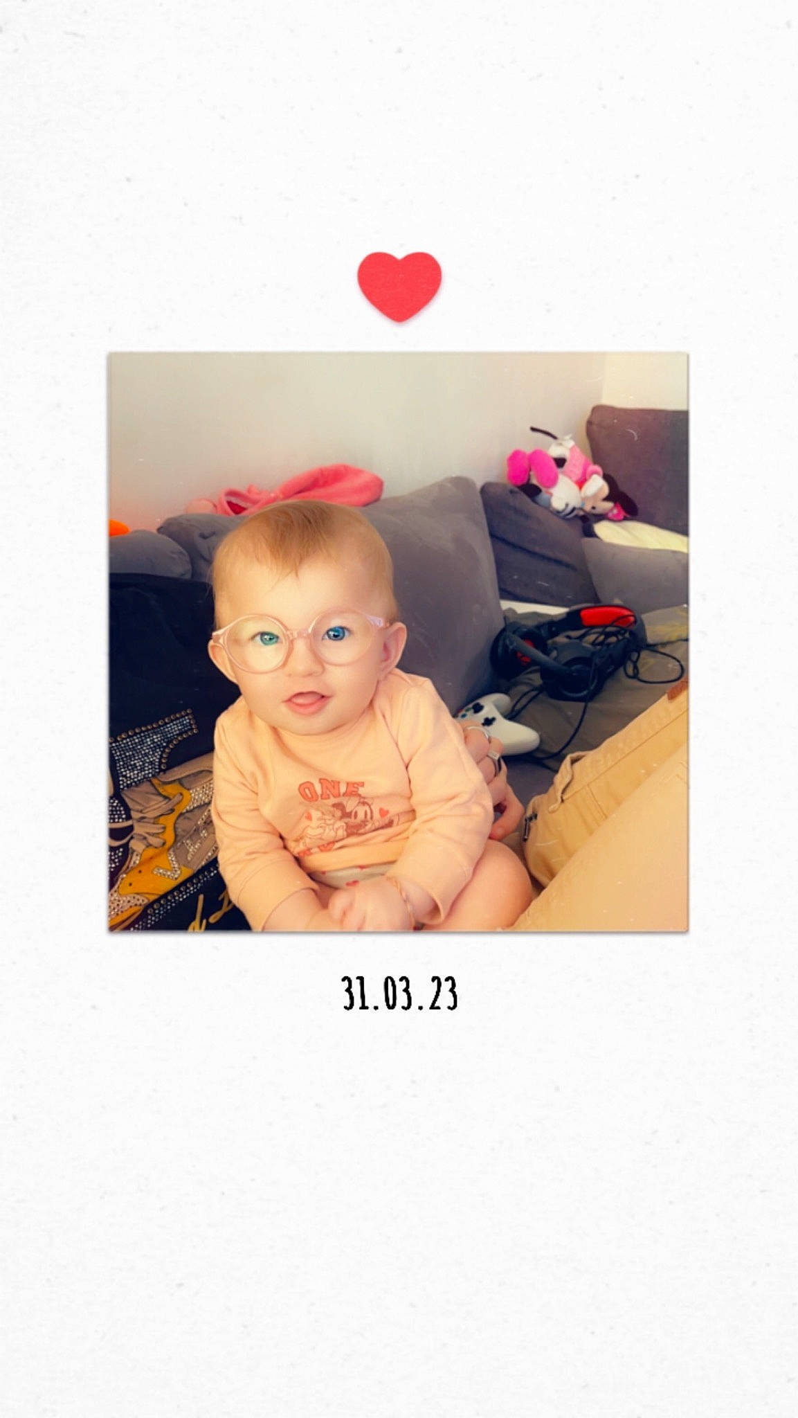 Mya participe au concours pour gagner de l'argent avec cette photo : baby, baby_products, baby_toddler_clothing, chair, child, comfort, fashion_accessory, flooring, font, happy, magenta, person, photo_caption, picture_frame, portrait_photography, product, room, selfie, sitting, smile