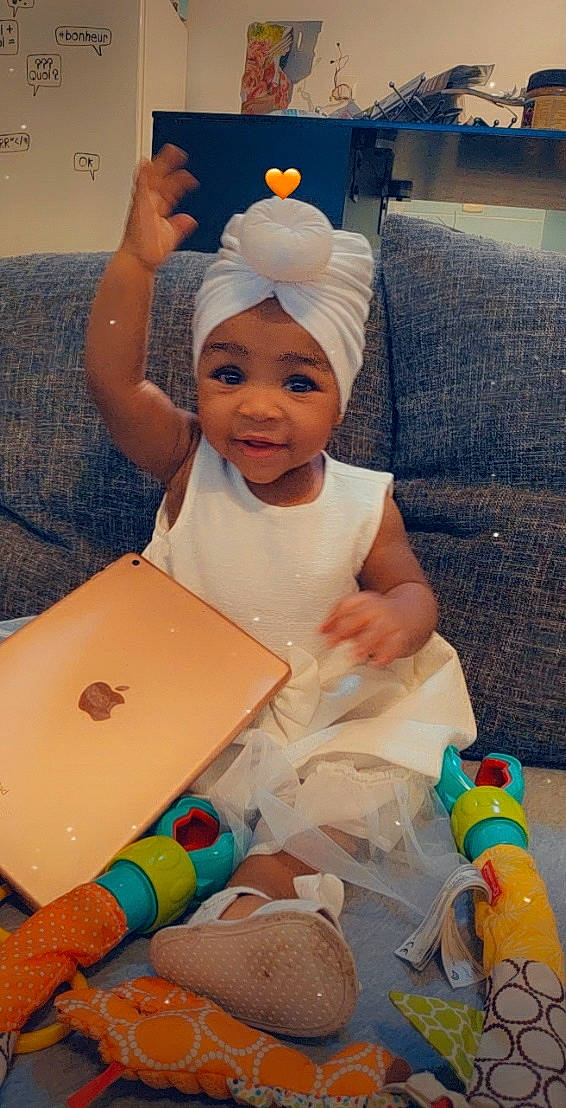 Gabriella participe au concours pour gagner de l'argent avec cette photo : baby, child, headwear, person, play, toddler