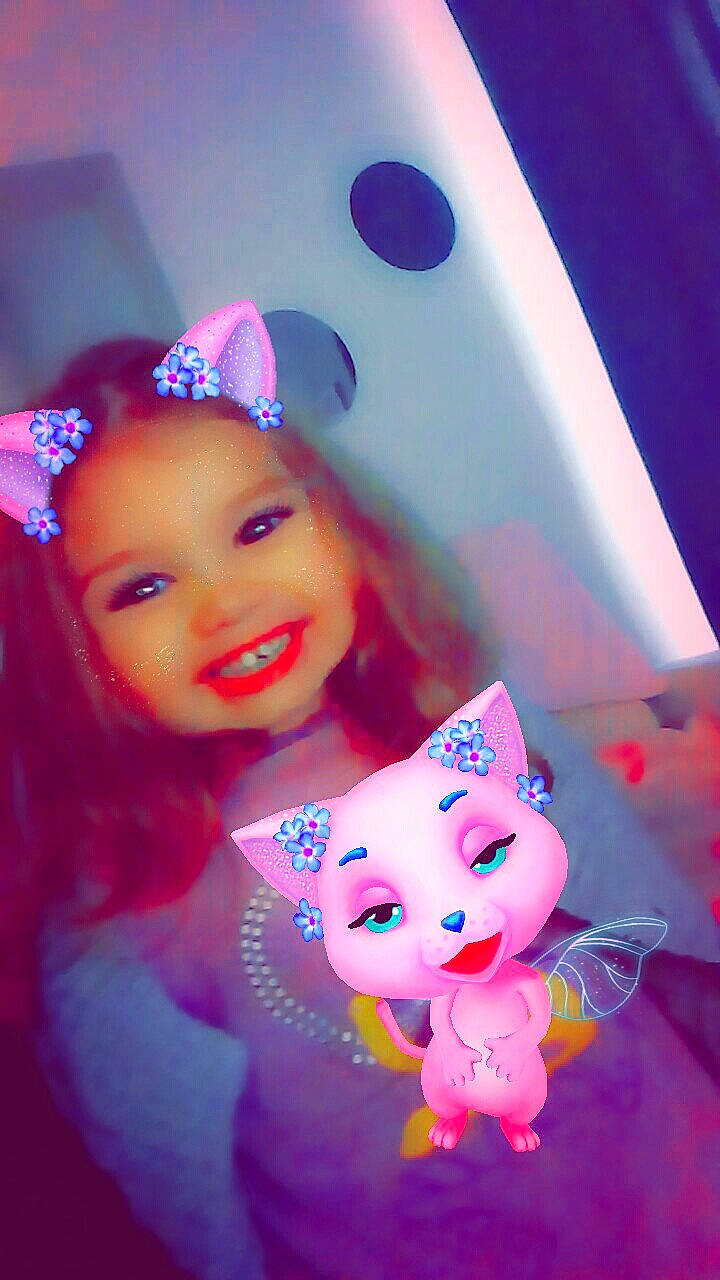 Sonia participe au concours pour gagner de l'argent avec cette photo : beauty, blue, cheek, child, doll, flower, fun, girl, hair_accessory, infant, joy, magenta, nose, person, pink, purple, red, skin, smile, toddler