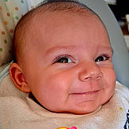 Ryan participe au concours pour gagner de l'argent avec cette photo : adorable, baby, bib, blanket, cheeks, closeup, cute, ear, emoji_overlay, eyes, face, head, high_resolution, infant, polka_dot, portrait, seat, skin, smile, smiling