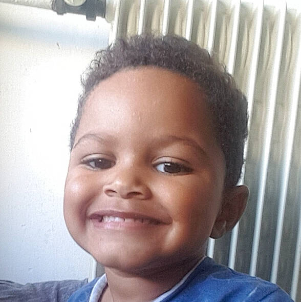 Pharrel a rejoint le concours — aidez-le/la à gagner de superbes lots ! black_hair, cheek, child, chin, cool, eyebrow, face, facial_expression, forehead, hair, hairstyle, happy, head, joy, laugh, lip, nose, person, selfie, skin