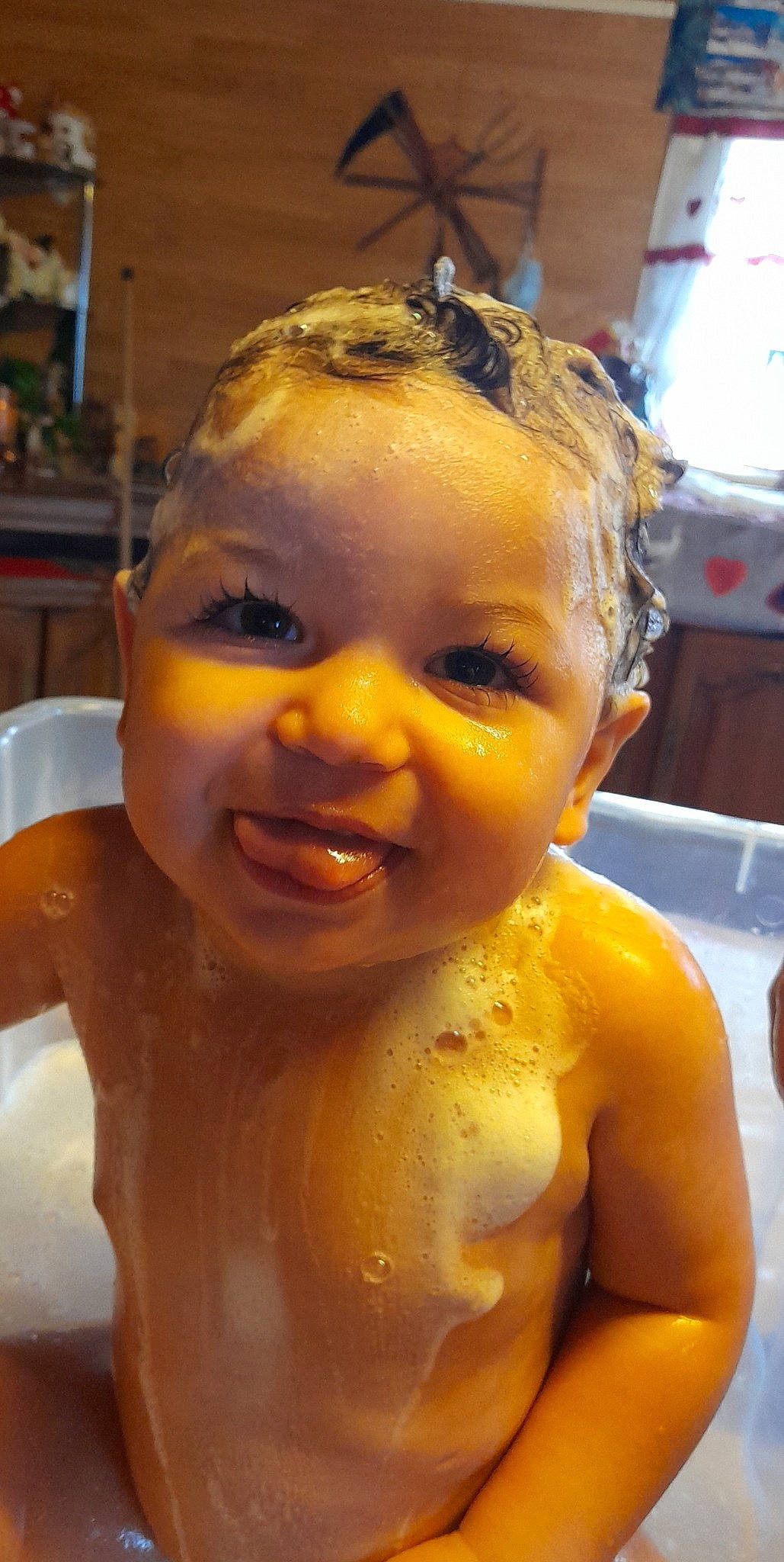 Senon a rejoint le concours — aidez-le/la à gagner de superbes lots ! baby_bathing, barechested, bathing, cheek, chest, child, chin, close_up, eyebrow, fluid, forehead, hairstyle, iris, lip, liquid, muscle, organ, person, plumbing, toddler