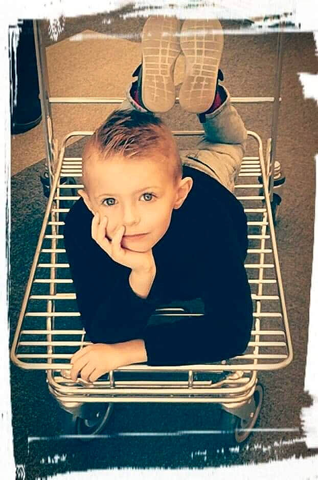 Sofian a rejoint le concours — aidez-le/la à gagner de superbes lots ! child, person, photography