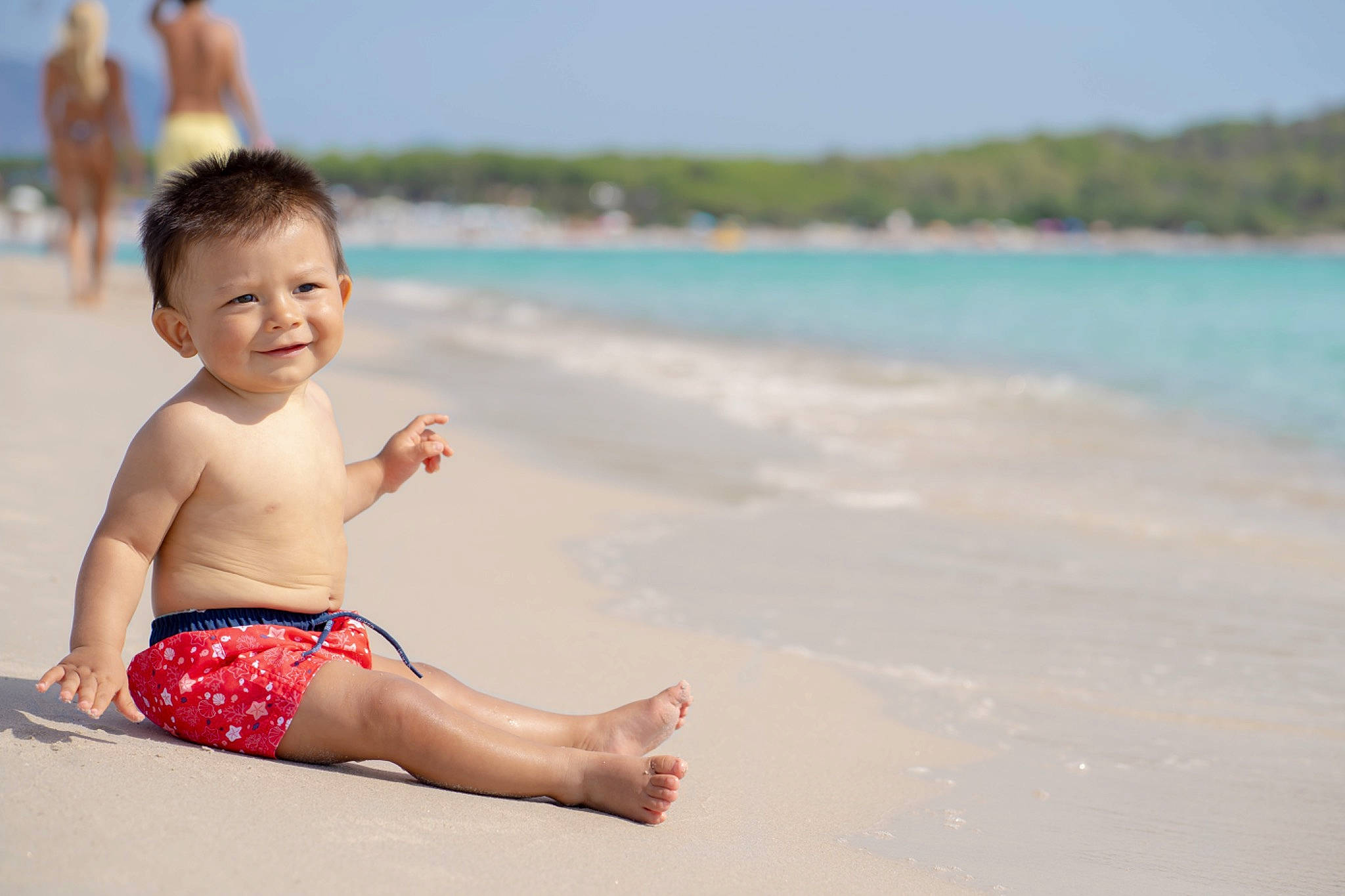 Angel participe au concours pour gagner de l'argent avec cette photo : azure, barefoot, beach, chest, coastal_and_oceanic_landforms, foot, happy, holiday, joy, leisure, people_in_nature, people_on_beach, person, sand, shore, sky, smile, thigh, toddler, travel
