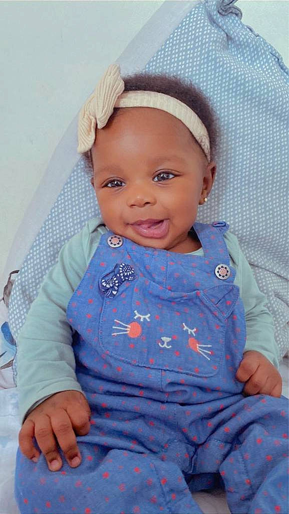 érika a rejoint le concours — aidez-le/la à gagner de superbes lots ! azure, baby, baby_toddler_clothing, cap, cheek, child, chin, dress, eye, happy, iris, joy, lip, outerwear, person, pink, product, skin, sleeve, smile