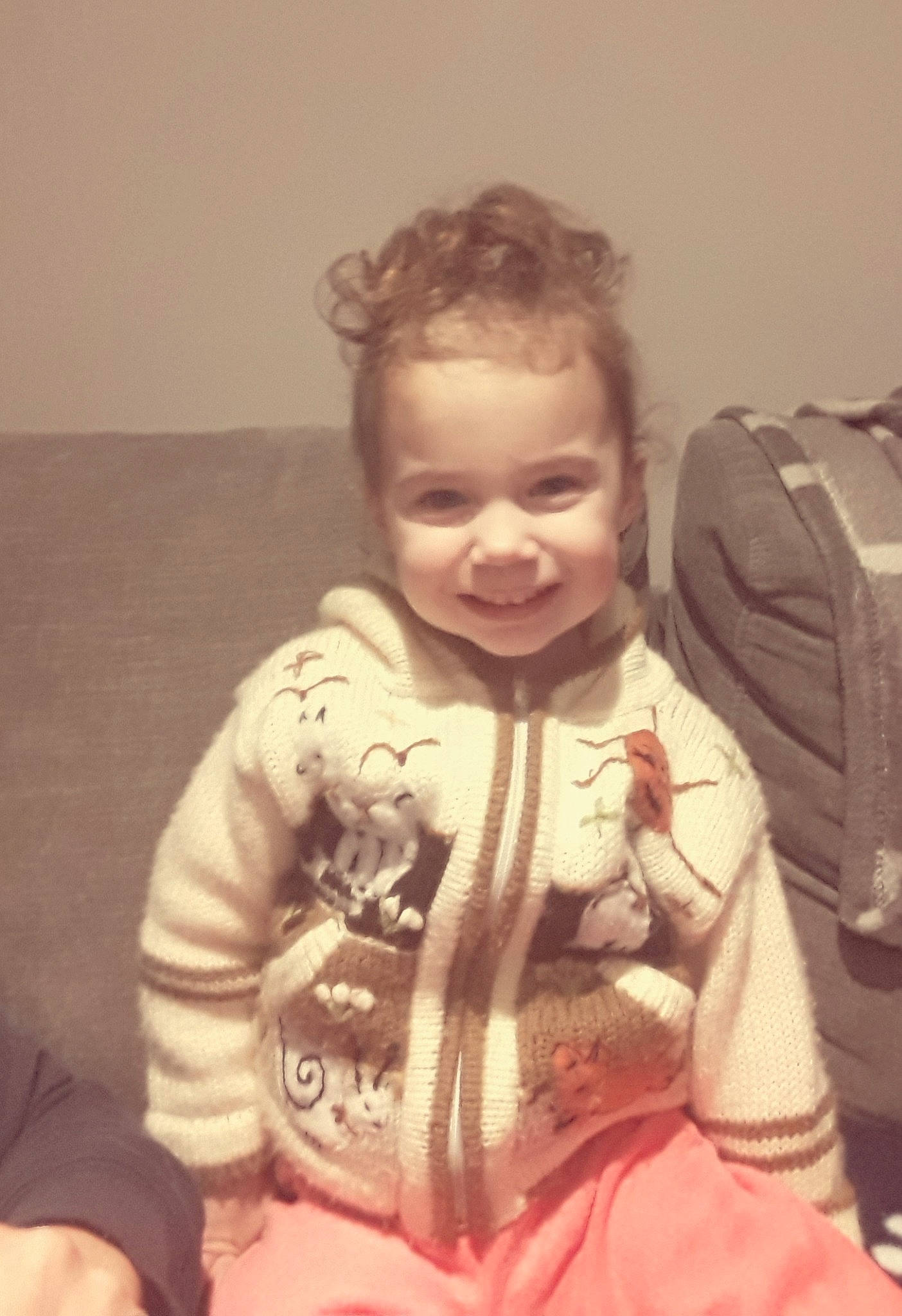 Candice participe au concours pour gagner de l'argent avec cette photo : baby, baby_toddler_clothing, cheek, comfort, cool, eye, fun, hair, hairstyle, happy, head, iris, joy, mouth, nose, person, sitting, sleeve, smile, t_shirt