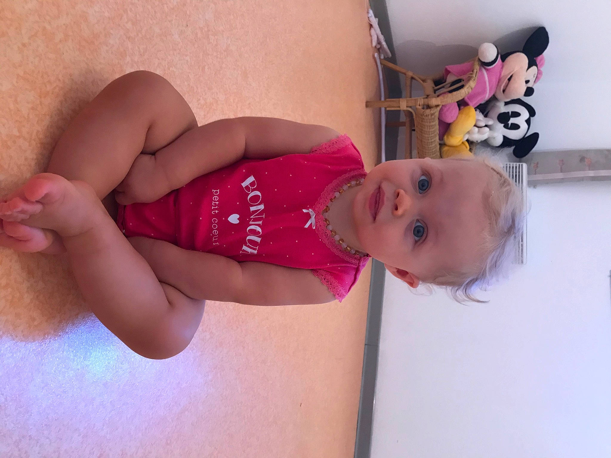 Elly participe au concours pour gagner de l'argent avec cette photo : abdomen, arm, baby, cheek, child, finger, hand, joint, leg, mouth, neck, person, pink, skin, stomach, thigh, toddler, trunk