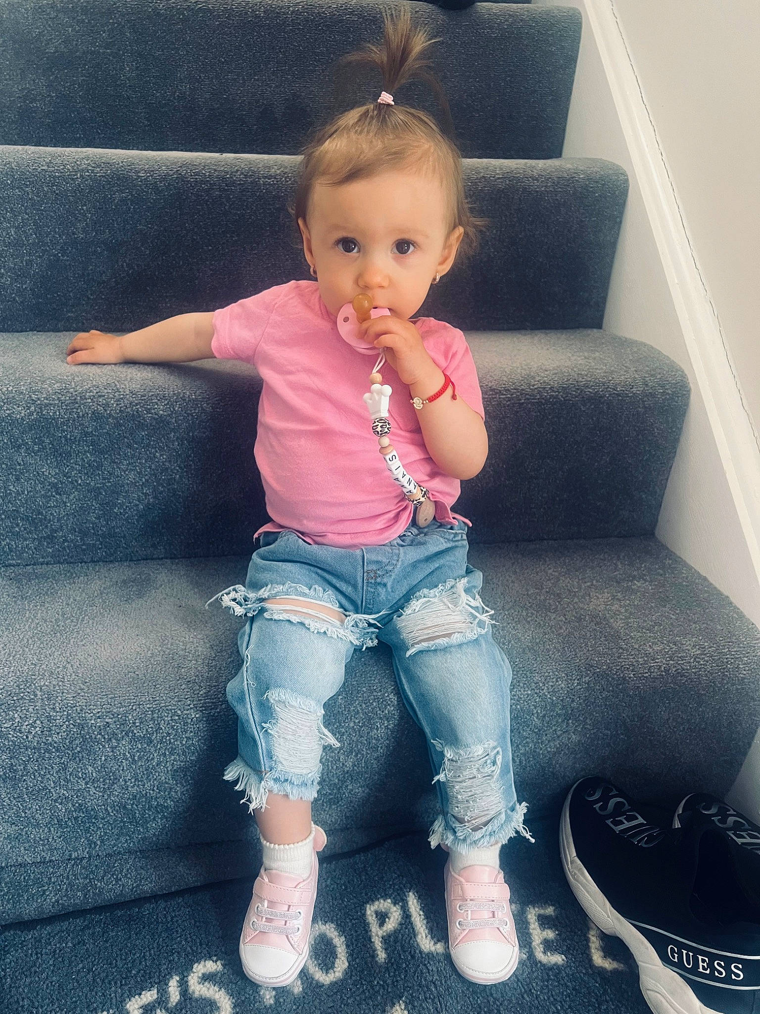 Cataleya is registered to the contest to win money with this photo: baby_toddler_clothing, cheek, comfort, couch, eye, face, gesture, hair, happy, head, human_body, jeans, leg, nail, organ, person, sleeve, thigh, thumb, toddler