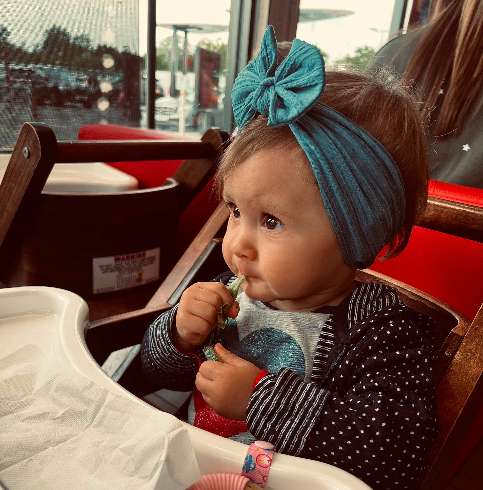 Cataleya is registered to the contest to win money with this photo: auto_part, baby, beauty, car_seat, child, comfort, cool, eye, fashion, fashion_accessory, fun, hairstyle, hand, happy, leisure, mammal, person, sitting, skin, toddler