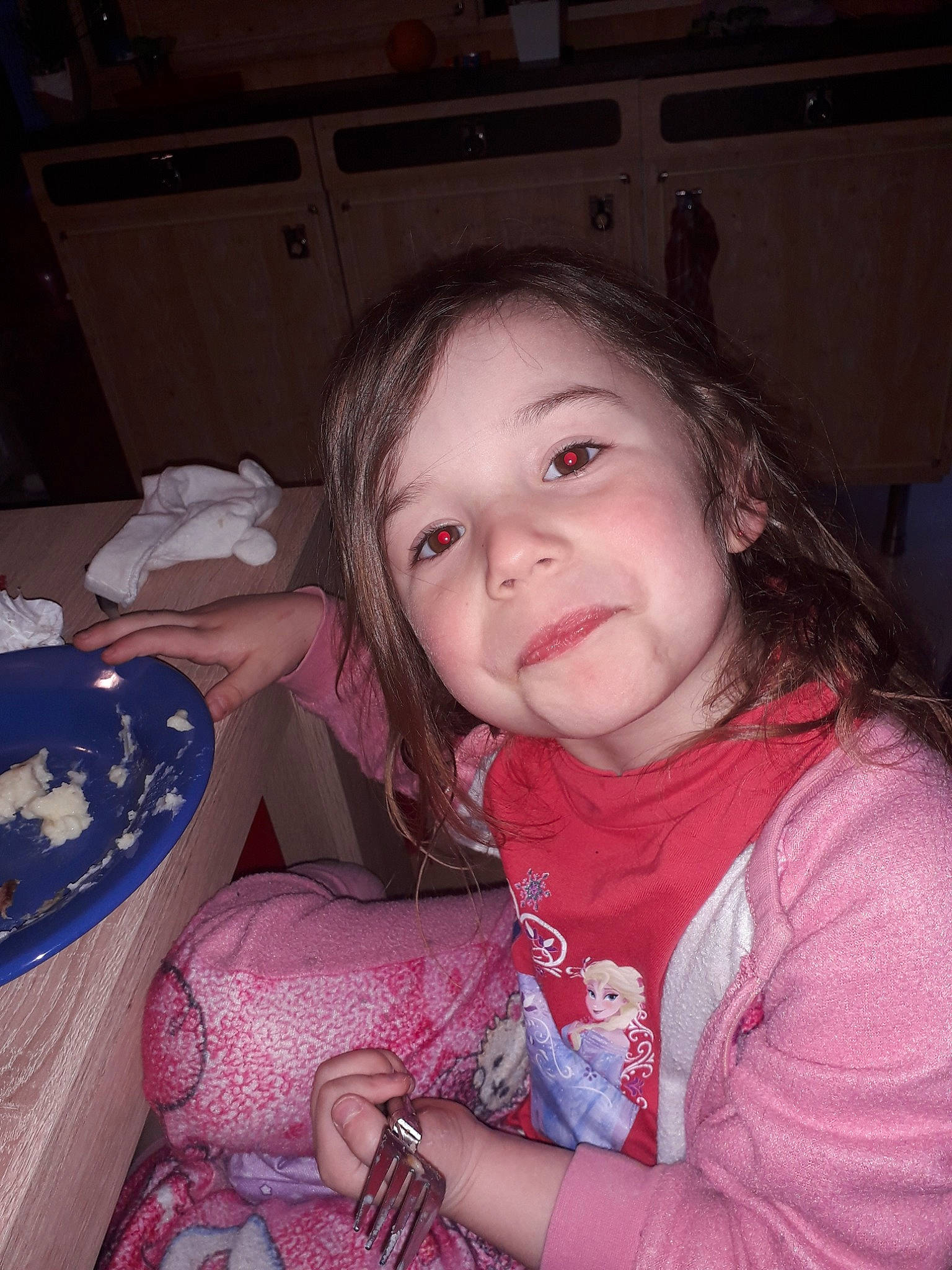 Lashwanna participe au concours pour gagner de l'argent avec cette photo : cheek, child, fun, iris, person, sitting, smile, toddler