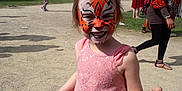 Lashwanna participe au concours pour gagner de l'argent avec cette photo : child, costume, dress, face, fictional_character, flesh, head, masque, pink, smile, summer, tourism, vacation, walking
