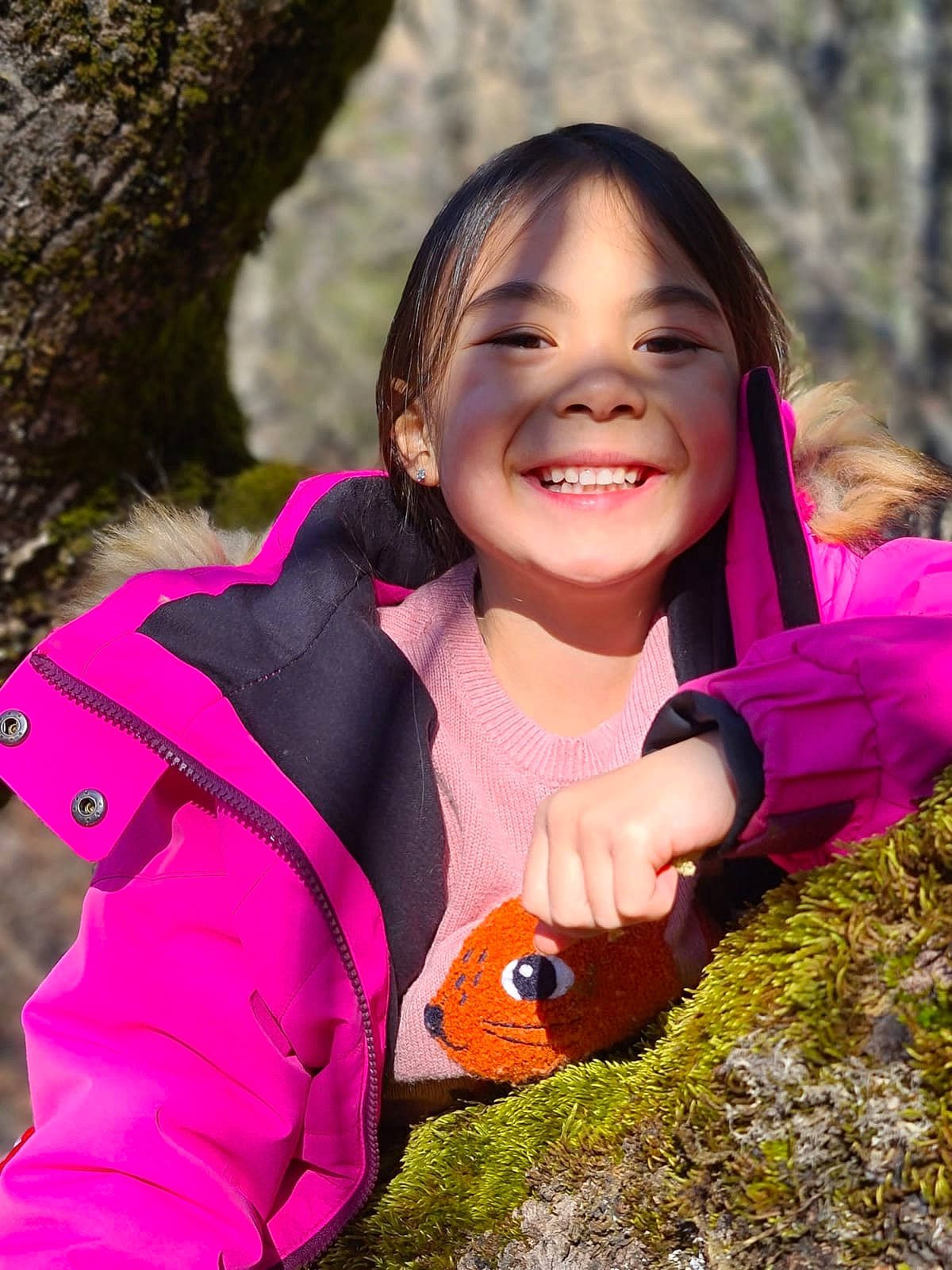 Heaven participe au concours pour gagner de l'argent avec cette photo : botany, finger, flash_photography, fun, gesture, grass, hair, happy, human_body, iris, joy, leaf, leisure, lip, people_in_nature, person, plant, skin, smile, tree