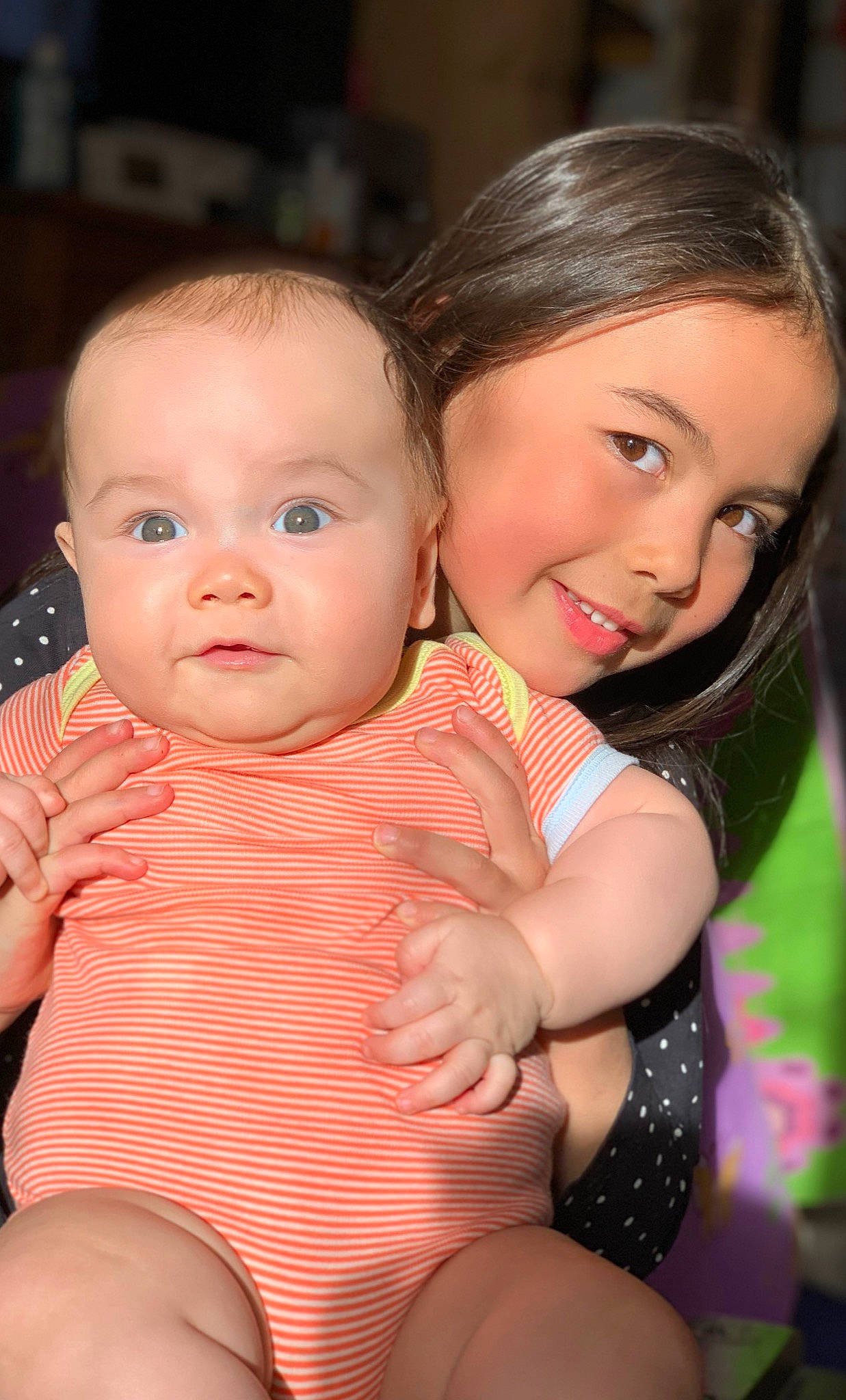Heaven a rejoint le concours — aidez-le/la à gagner de superbes lots ! baby, cheek, chin, eye, facial_expression, finger, flash_photography, fun, gesture, hairstyle, happy, interaction, iris, joy, lip, mouth, organ, person, pink, skin