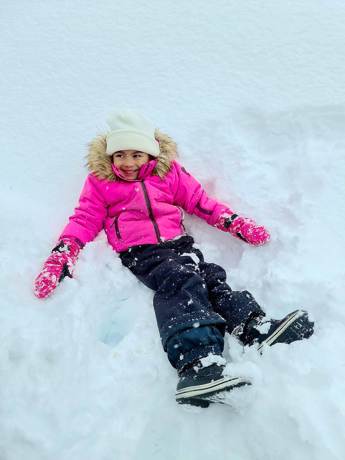 Heaven a rejoint le concours — aidez-le/la à gagner de superbes lots ! adventure, eyewear, freezing, fun, glove, goggles, happy, hat, headwear, helmet, ice_cap, jacket, joy, magenta, person, personal_protective_equipment, recreation, sleeve, slope, smile