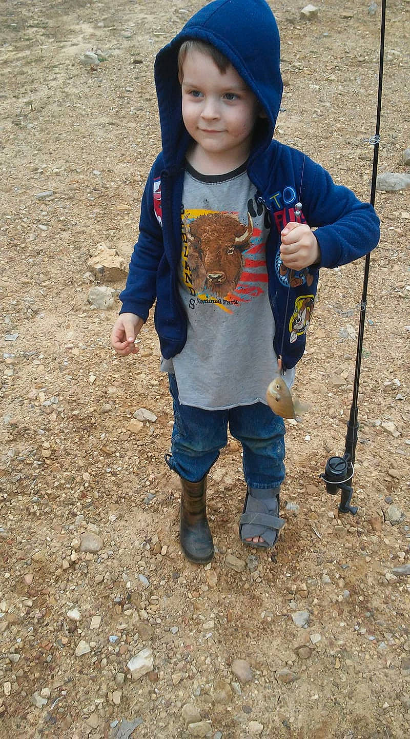 Phoenix is registered to the contest to win money with this photo: child, fun, girl, headgear, jeans, outerwear, person, play, recreation, standing, toddler, tree, trousers, vacation, winter