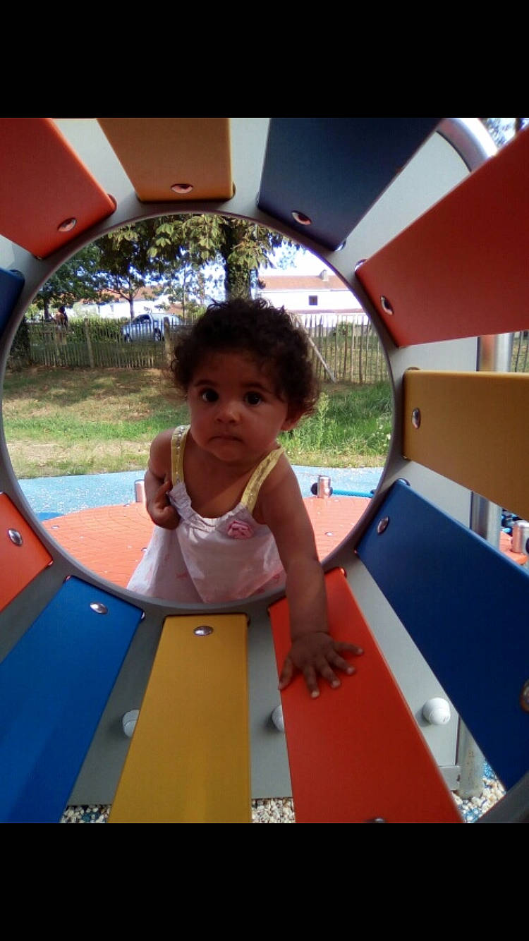 Liya a rejoint le concours — aidez-le/la à gagner de superbes lots ! child, fun, leisure, outdoor_play_equipment, person, play, playground, public_space, recreation, toddler, vacation