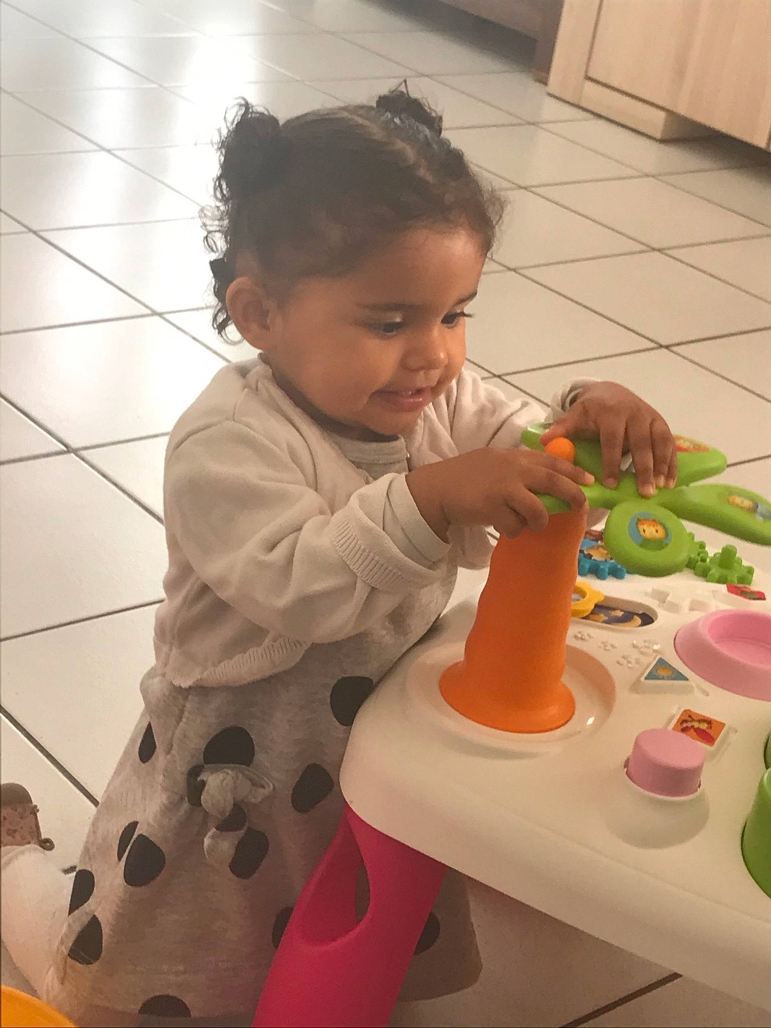 Liya participe au concours pour gagner de l'argent avec cette photo : adaptation, baby, child, fun, person, play, toddler