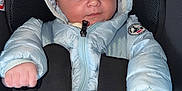 Kurt participe au concours pour gagner de l'argent avec cette photo : baby, child, car_seat, jacket, hood, blue_jacket, straps, seat_belt, infant, cute, face, hands, puffy_jacket, clothing, safety, car, infant_clothing, white_pants, portrait, indoor