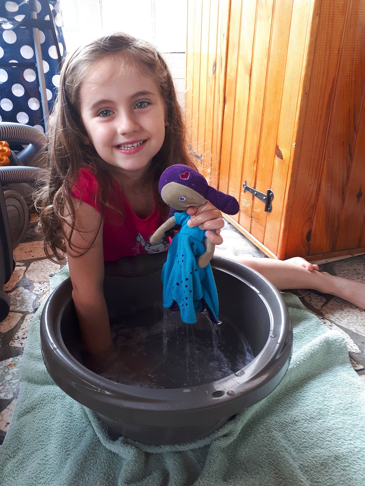 Angèle participe au concours pour gagner de l'argent avec cette photo : child, fun, girl, joy, person, play, smile, toddler, vacation, water