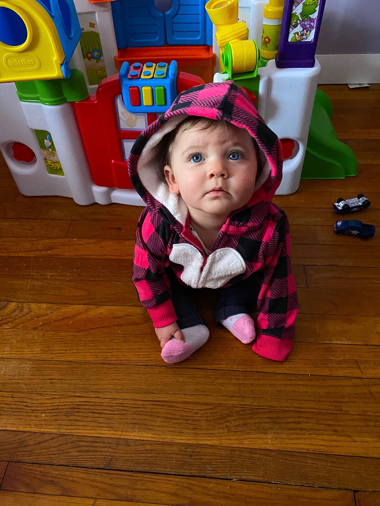 Layla is registered to the contest to win money with this photo: baby, child, fun, headwear, person, play, smile, toddler