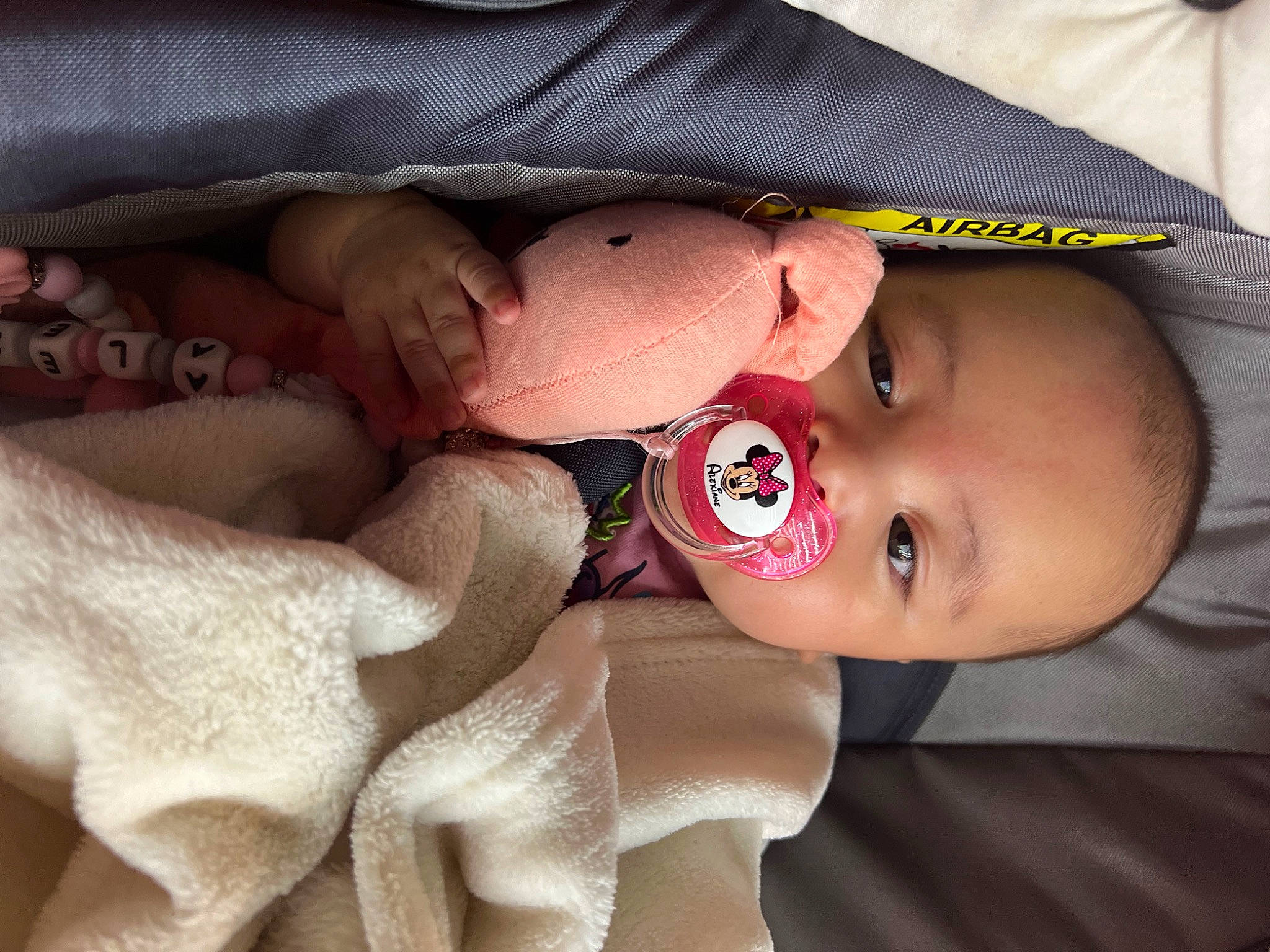 Alexiane participe au concours pour gagner de l'argent avec cette photo : baby, baby_products, baby_safety, baby_sleeping, baby_toddler_clothing, cheek, chest, comfort, ear, eyelash, face, finger, head, headgear, lip, mouth, nose, person, product, skin