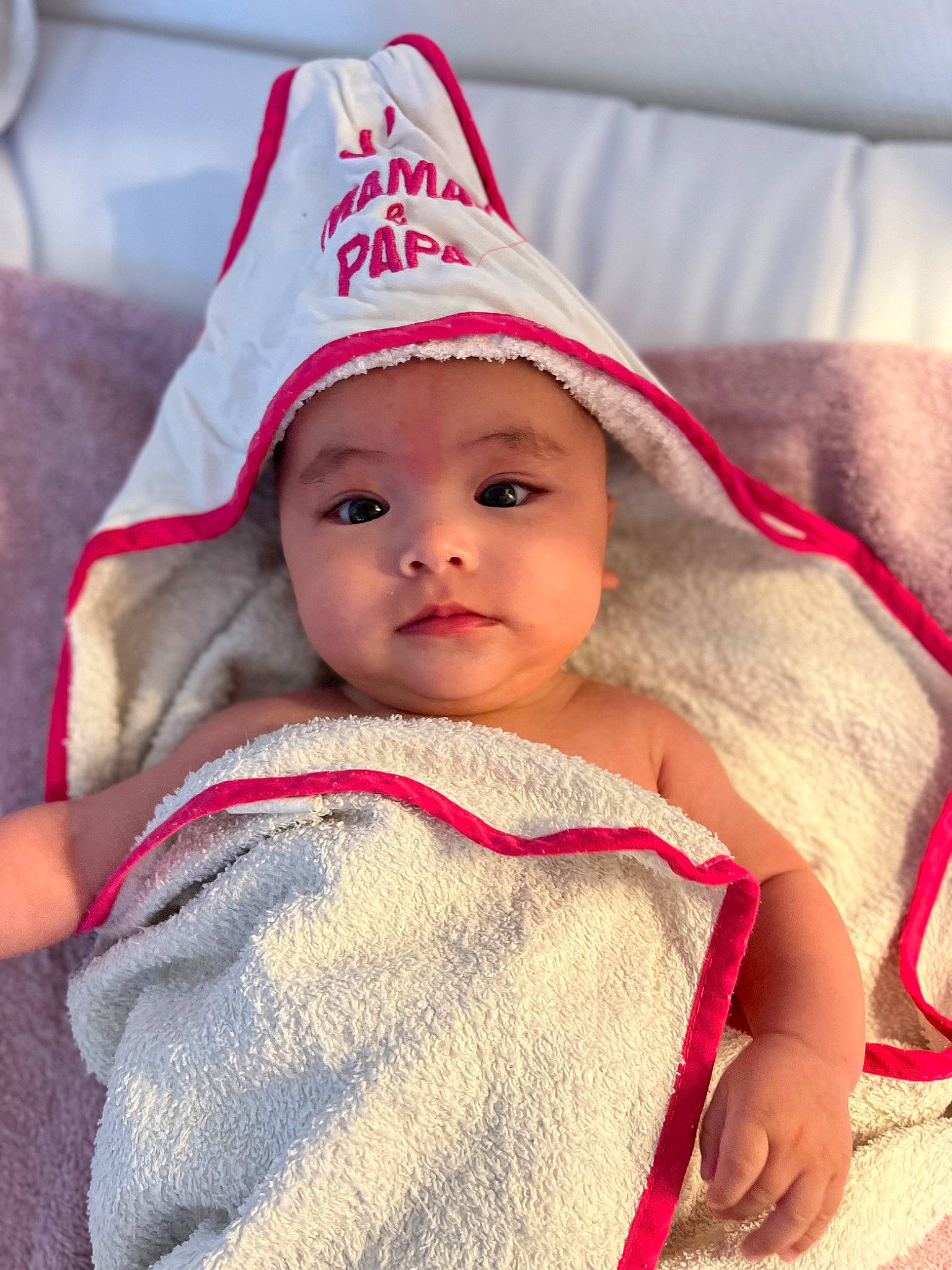 Alexiane a rejoint le concours — aidez-le/la à gagner de superbes lots ! baby, baby_toddler_clothing, cap, cheek, child, chin, costume_hat, eye, fashion_accessory, happy, head, headgear, headwear, knit_cap, linens, lip, magenta, person, pink, skin