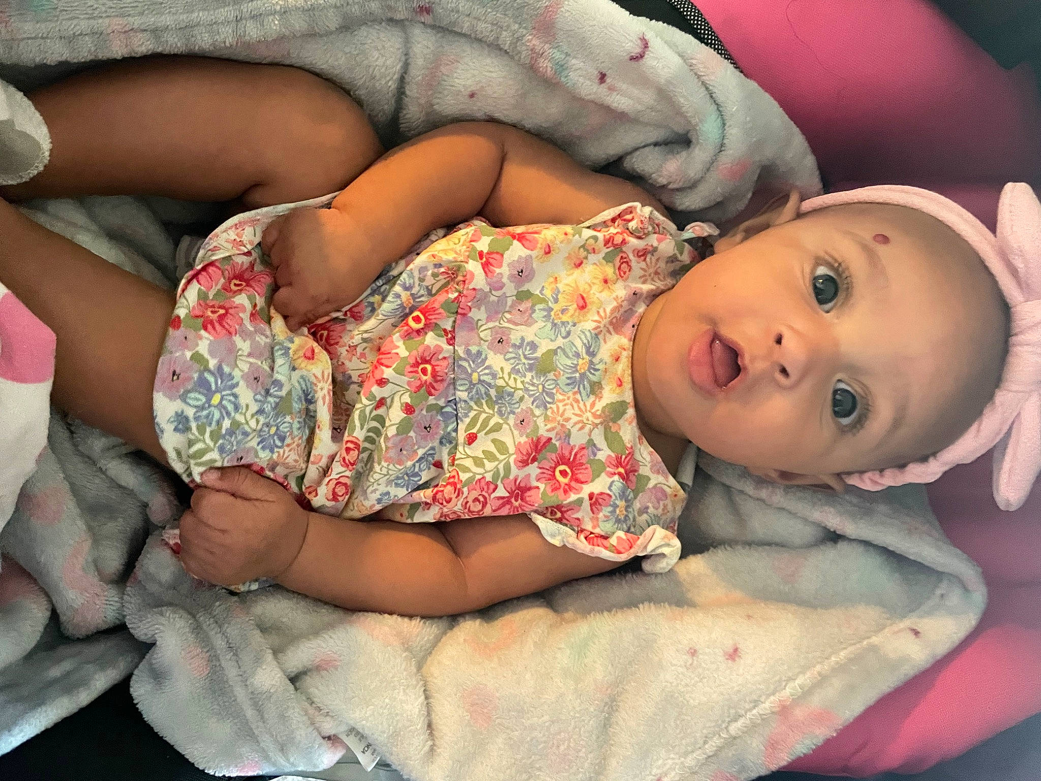 Andrea is registered to the contest to win money with this photo: arm, cheek, comfort, cool, eye, eyelash, facial_expression, finger, hairstyle, happy, head, headgear, human_body, joint, lip, mouth, muscle, neck, organ, person