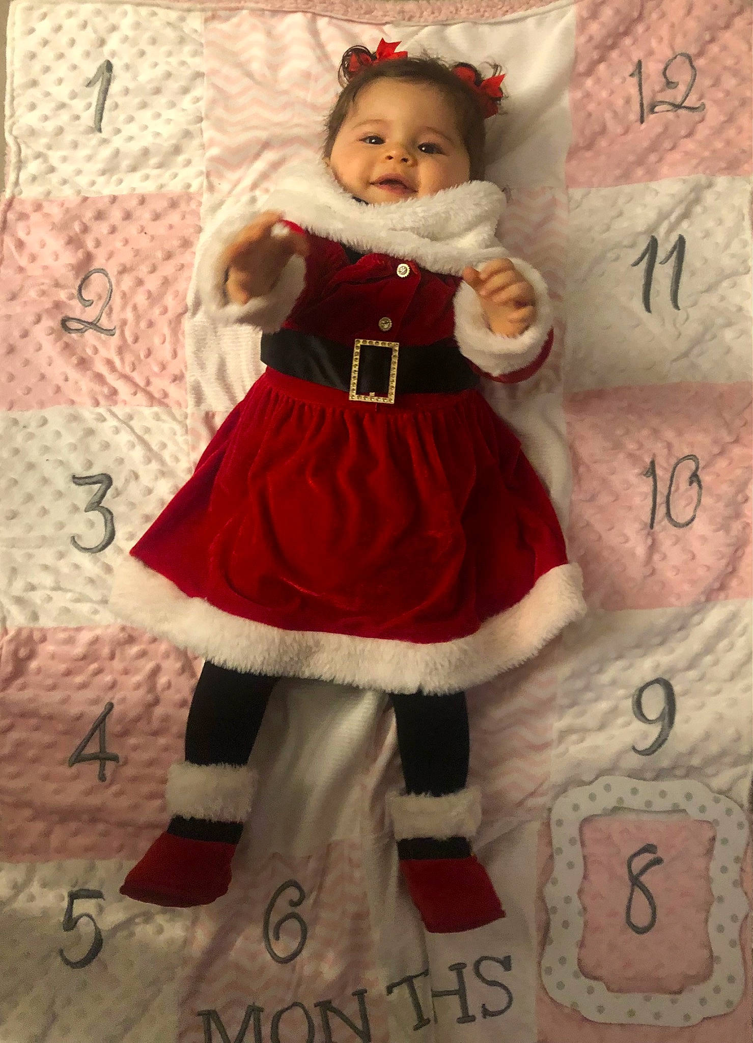 Saona a rejoint le concours — aidez-le/la à gagner de superbes lots ! baby_toddler_clothing, child, costume, day_dress, dress, event, face, fashion_design, happy, hat, head, magenta, one_piece_garment, pattern, person, pink, ruffle, sleeve, toddler, tradition