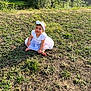 Yana a rejoint le concours — aidez-le/la à gagner de superbes lots ! baby, casual, child, cute, daylight, expression, field, grass, greenery, headband, headwear, nature, outdoor, portrait, sitting, sunlight, toddler, trees, white_dress, young_child