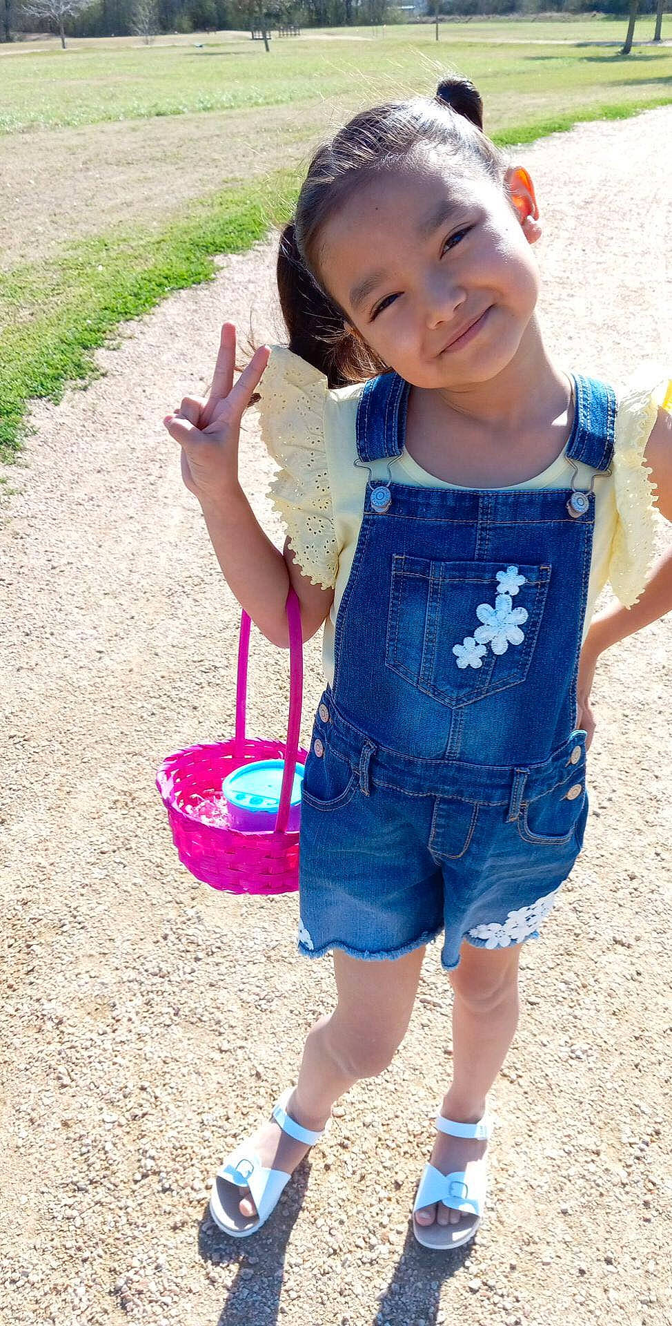 Anezsa is registered to the contest to win money with this photo: baby_toddler_clothing, clothing, cool, face, facial_expression, fun, grass, hairstyle, happy, joint, joy, person, pink, plant, public_space, skin, sleeve, smile, standing, summer