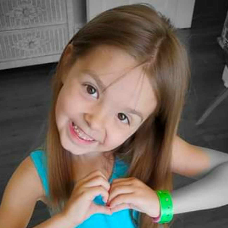 Lilyanna is registered to the contest to win money with this photo: blond, brown_hair, cheek, child, child_model, face, facial_expression, finger, hair, hairstyle, human_body, joy, lip, long_hair, mouth, neck, nose, organ, person, skin