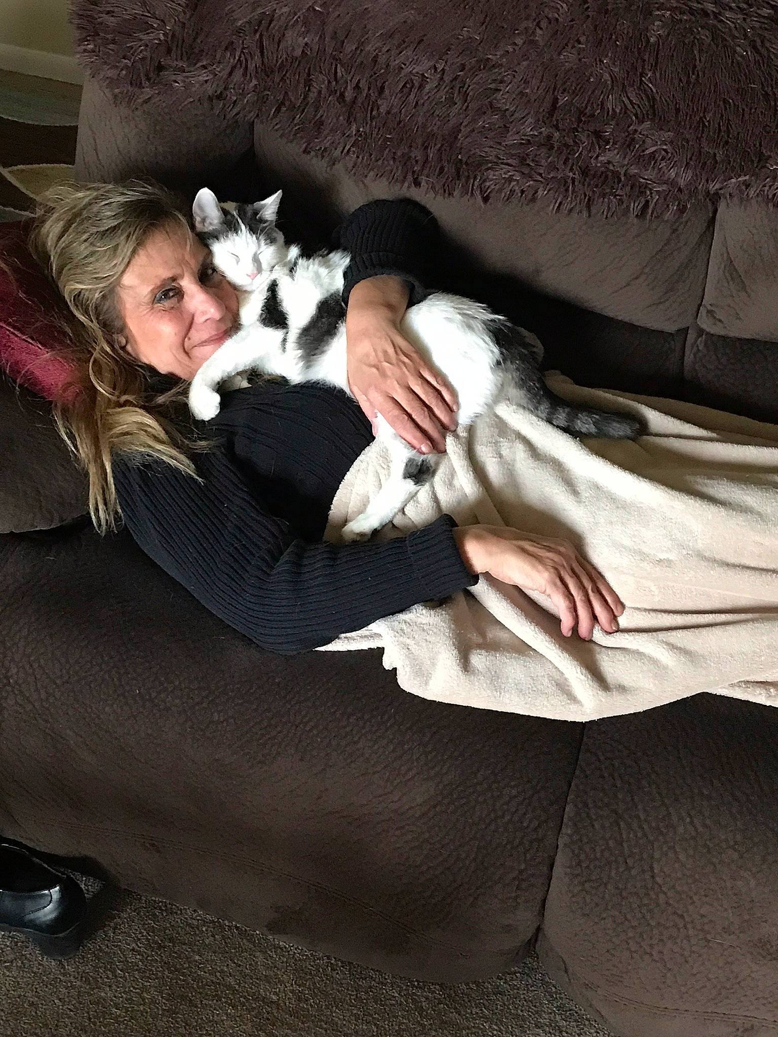 Nickson is registered to the contest to win money with this photo: child, comfort, companion_dog, dress, fashion_design, felidae, flash_photography, flooring, formal_wear, fur, gesture, happy, human_leg, lap, leg, linens, sitting, suit, thigh, whiskers