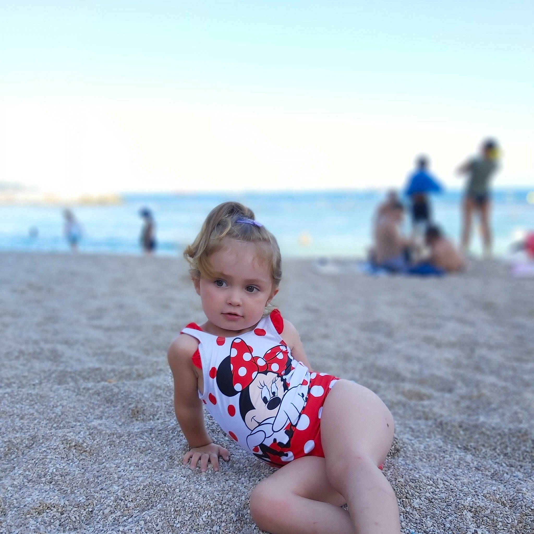 Leana a rejoint le concours — aidez-le/la à gagner de superbes lots ! baby, beach, child, coast, coastal_and_oceanic_landforms, fun, happy, holiday, leisure, ocean, person, photograph, sand, sea, sitting, sky, smile, summer, toddler, tourism