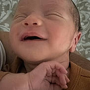 Nahil participe au concours pour gagner de l'argent avec cette photo : baby, newborn, smiling, face, hand, closeup, infant, sleeping, cute, skin, clothing, person, portrait, resting, peaceful, young, indoors, soft, blanket, expression