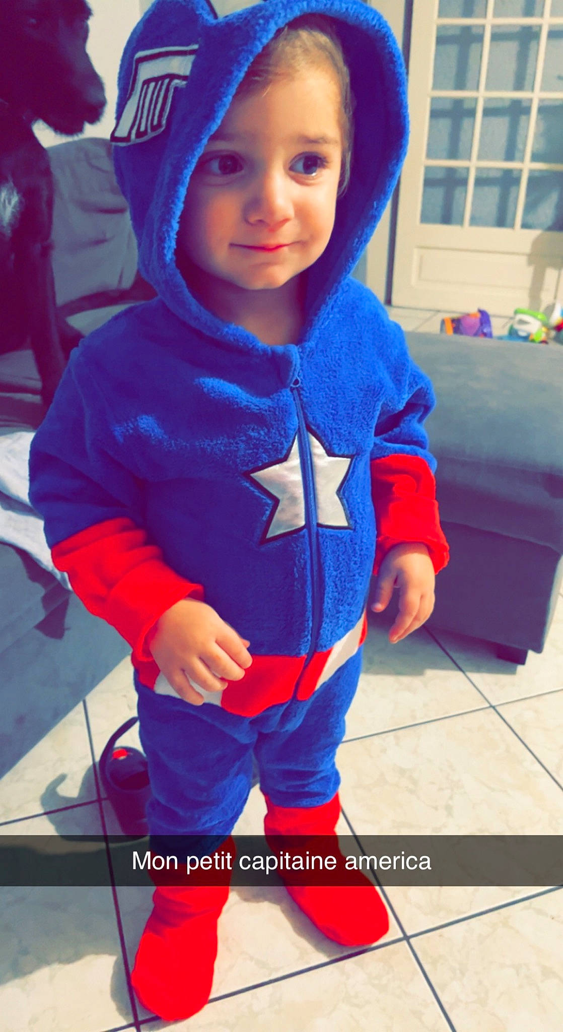 Tymeo participe au concours pour gagner de l'argent avec cette photo : baby, baby_toddler_clothing, blue, child, costume, electric_blue, fictional_character, flooring, fun, happy, leisure, outerwear, person, purple, recreation, sleeve, smile, snapshot, standing, t_shirt