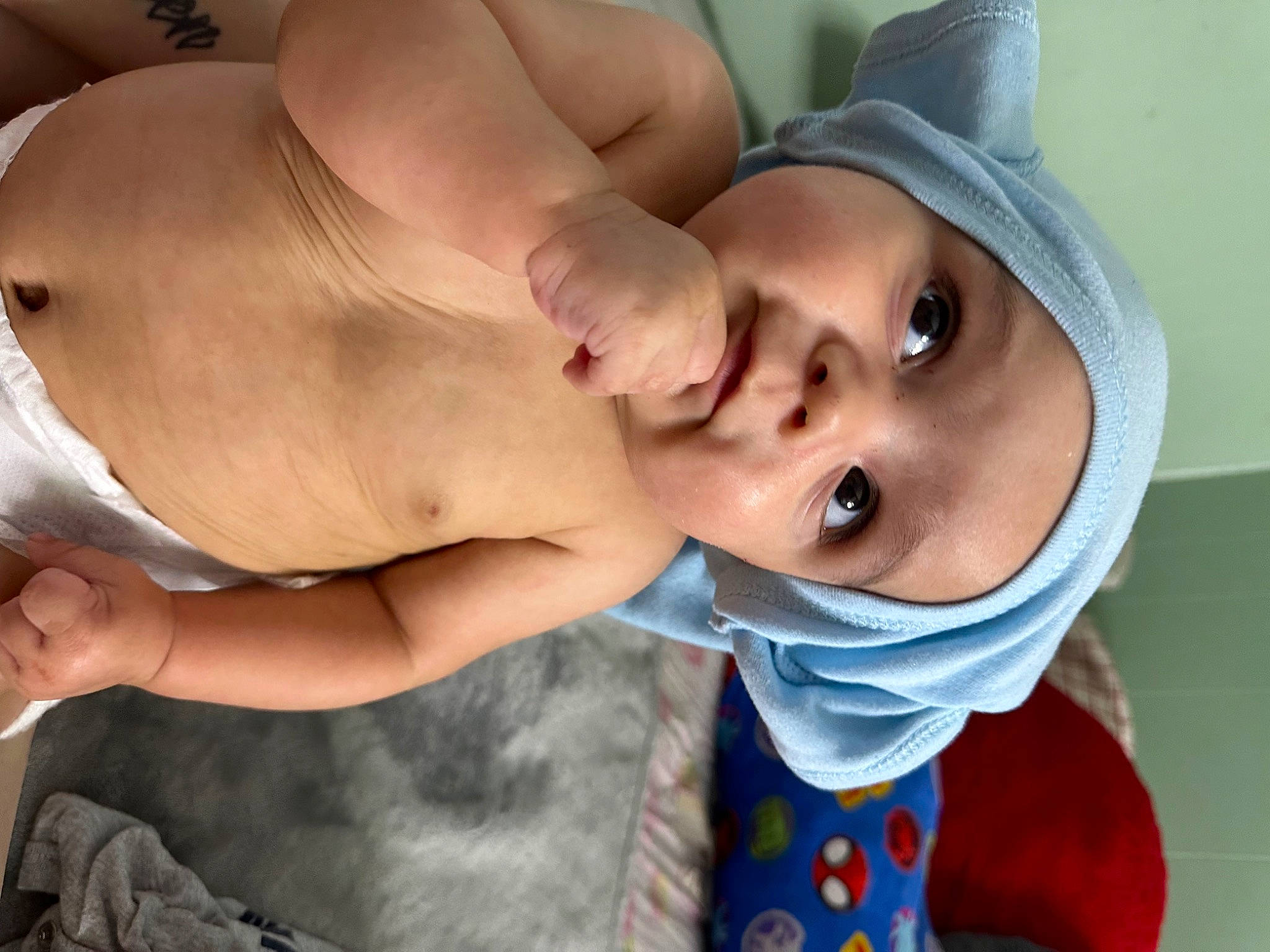 Armando is registered to the contest to win money with this photo: abdomen, baby, chest, eye, eyebrow, eyelash, facial_expression, gesture, happy, hat, headwear, human_body, jaw, lip, mouth, neck, nose, people, person, skin