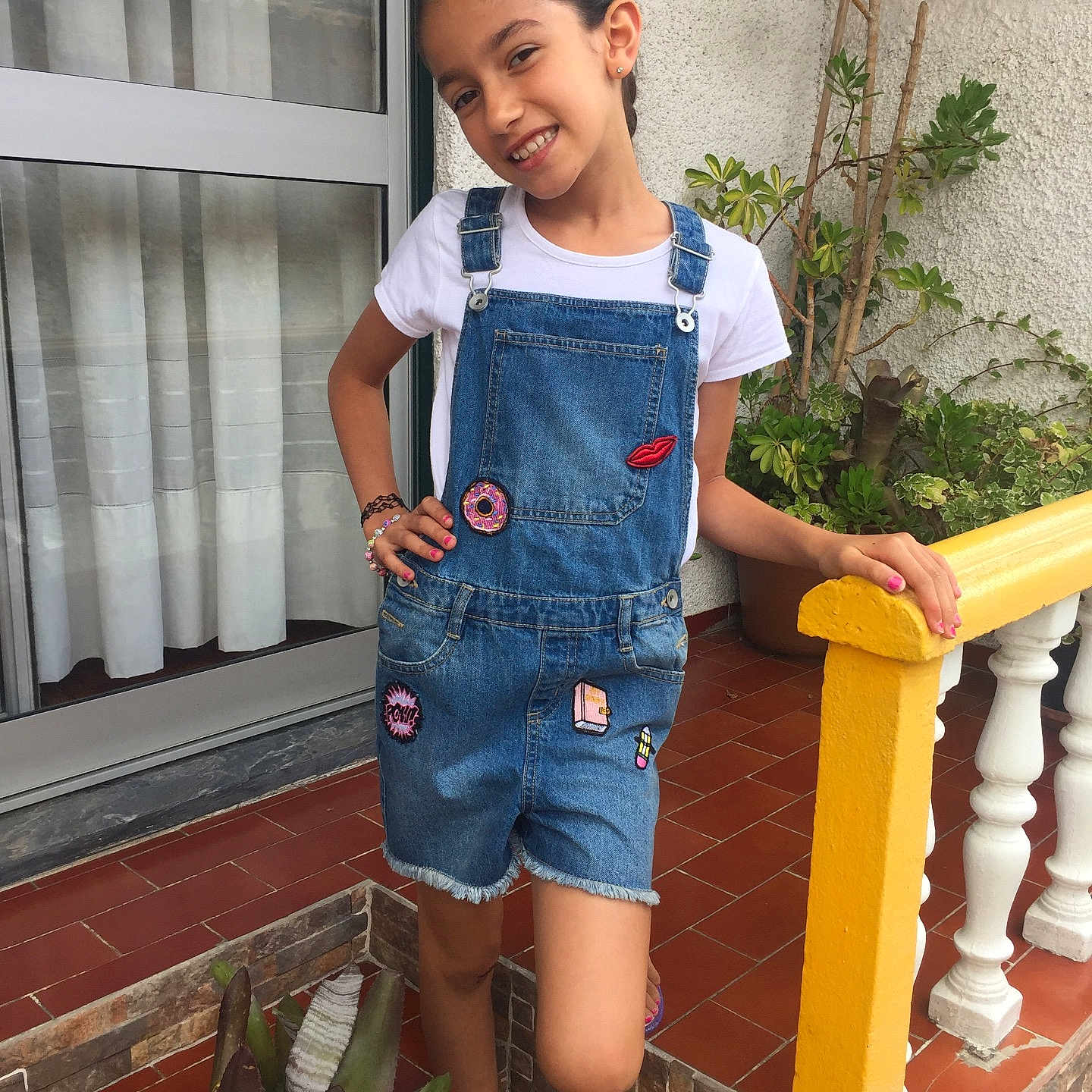 Mariana a rejoint le concours — aidez-le/la à gagner de superbes lots ! fun, girl, leisure, product, sitting, textile, vacation