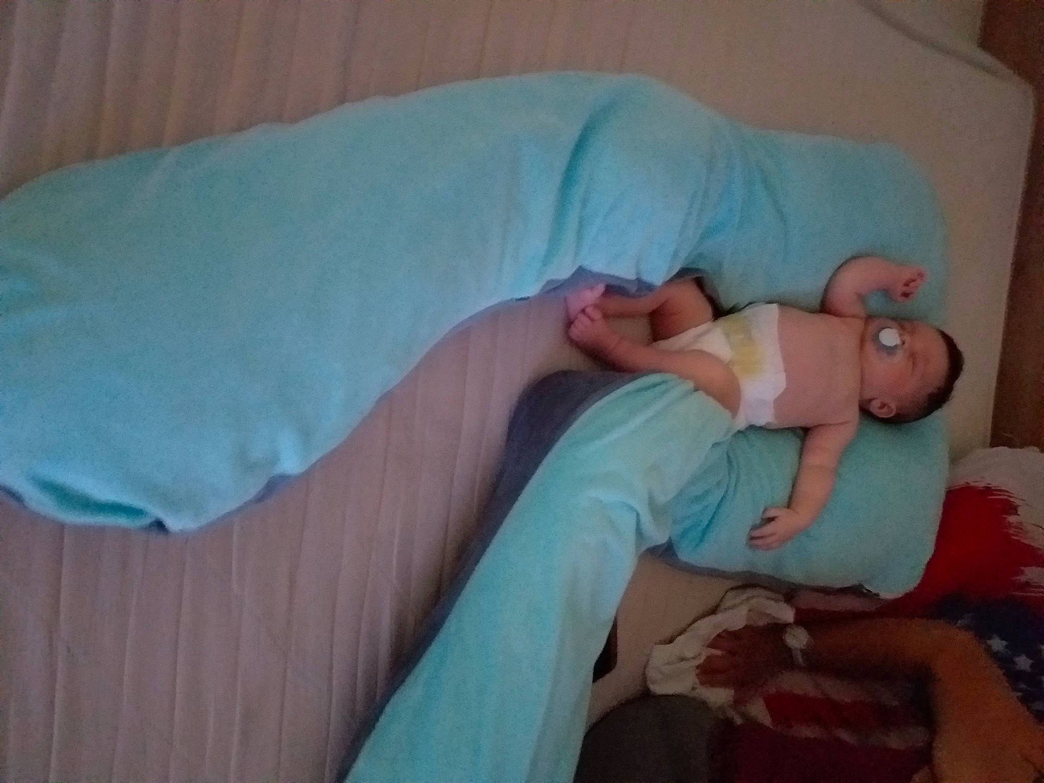 Tess participe au concours pour gagner de l'argent avec cette photo : baby, bedtime, birth, child, comfort, leg, nap, person, sleep, textile, toddler