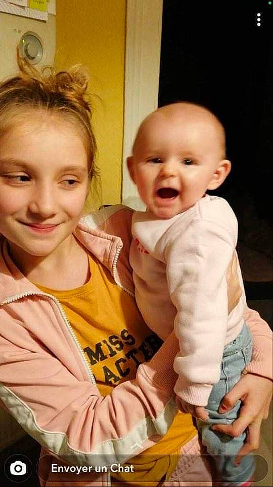 Maelia participe au concours pour gagner de l'argent avec cette photo : baby_toddler_clothing, cheek, child, comfort, ear, eye, facial_expression, finger, happy, iris, joy, lip, mouth, nose, organ, person, product, skin, smile, thumb