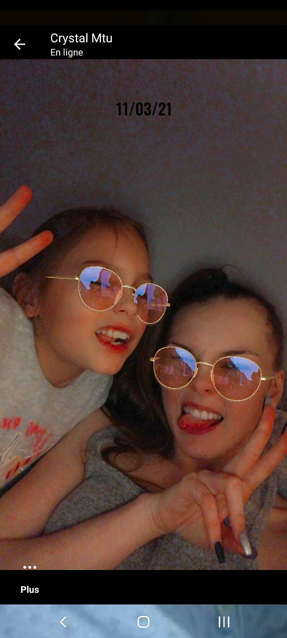 Mélyane participe au concours pour gagner de l'argent avec cette photo : cheek, chin, eyebrow, eyelash, eyewear, facial_expression, flash_photography, forehead, glasses, hairstyle, happy, jaw, lip, mouth, neck, nose, person, shoulder, skin, smile