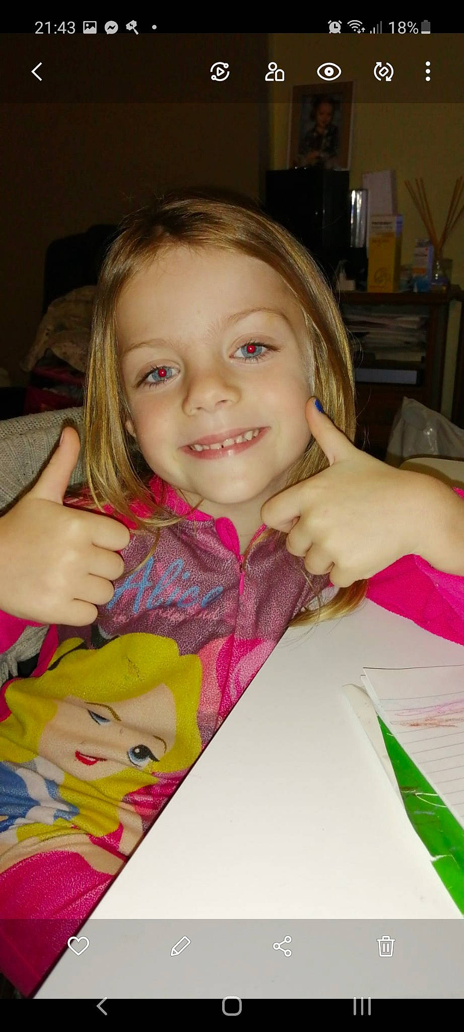 Alyzéane participe au concours pour gagner de l'argent avec cette photo : cheek, eyebrow, eyelash, facial_expression, finger, forehead, fun, gesture, hair, hairstyle, hand, happy, human_body, iris, joy, lip, mouth, nose, person, pink